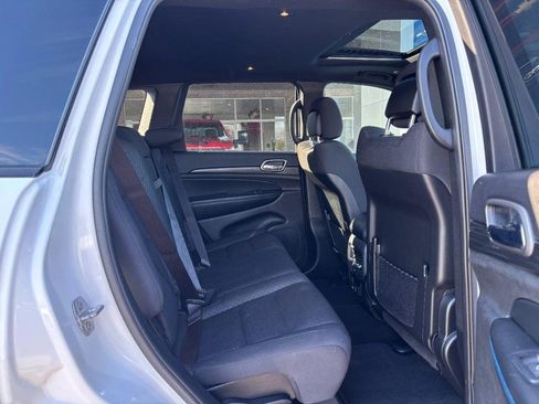 Used 2019 Jeep Grand Cherokee Laredo image 10