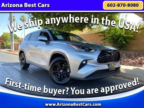 Used 2024 Toyota Highlander LE FWD image 1