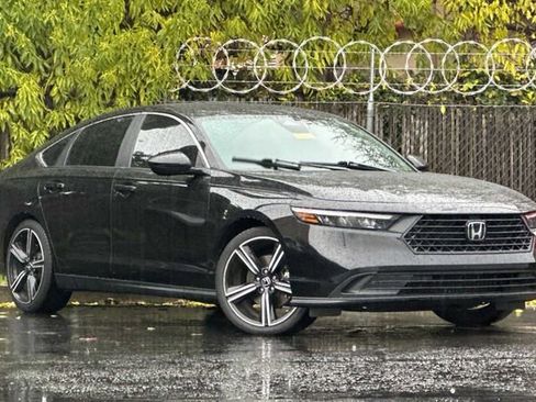 Used 2023 Honda Accord Sport image 2