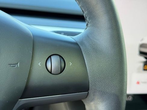 Used 2023 Tesla Model Y Long Range image 10