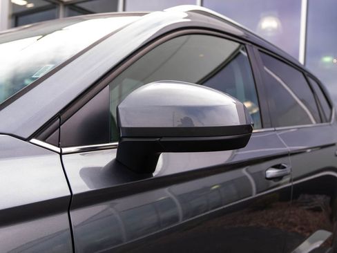 Used 2025 Volkswagen Taos SE image 12