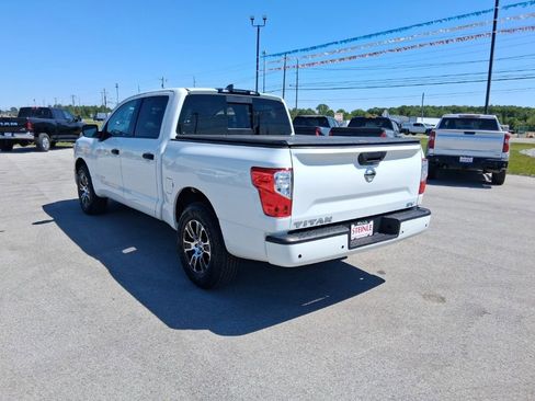 Used 2022 Nissan Titan SV RWD image 9