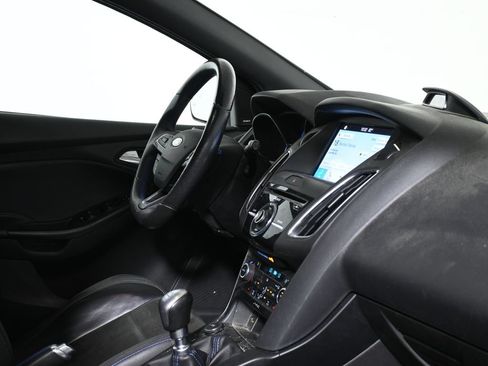 Used 2017 Ford Focus RS AWD/4WD image 9