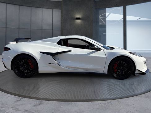 Used 2023 Chevrolet Corvette Z06 w/ Z07 Performance Package RWD image 7