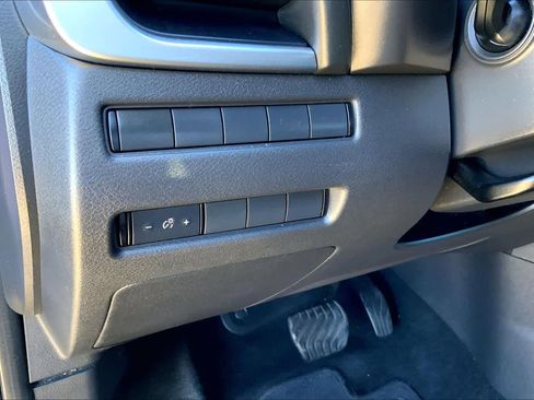 Used 2021 Nissan Rogue S image 35