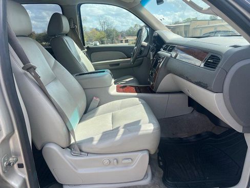 Used 2009 Chevrolet Suburban LTZ image 11