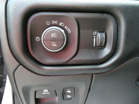 Used 2020 RAM 1500 Big Horn AWD/4WD image 24