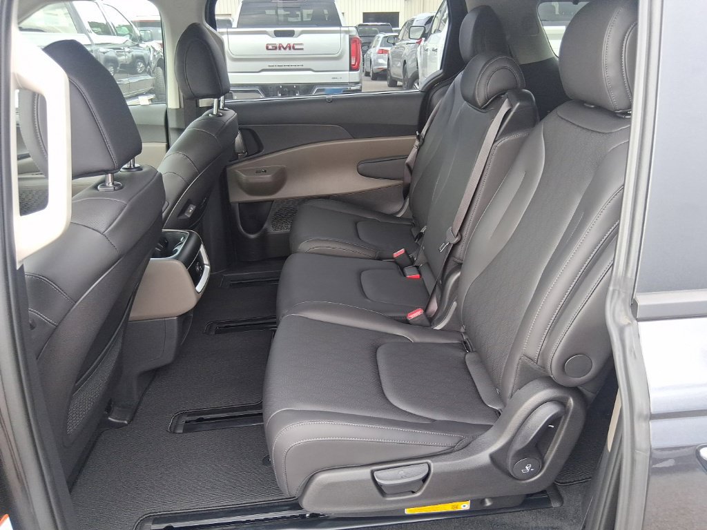 Certified 2026 Kia Carnival EX FWD image 16