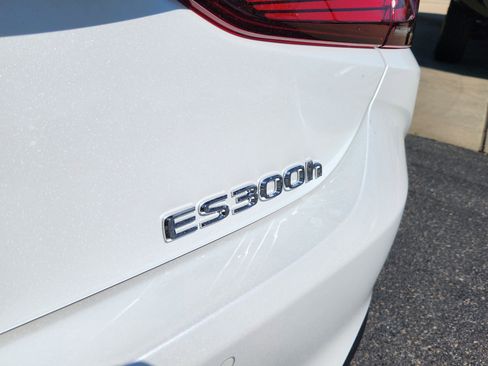New 2025 Lexus ES 300h w/ Premium Package image 8