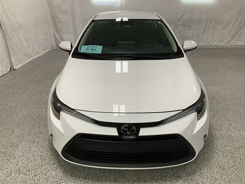 Used 2025 Toyota Corolla LE FWD image 3