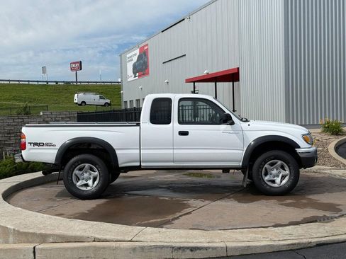 Used 2003 Toyota Tacoma PreRunner RWD image 2