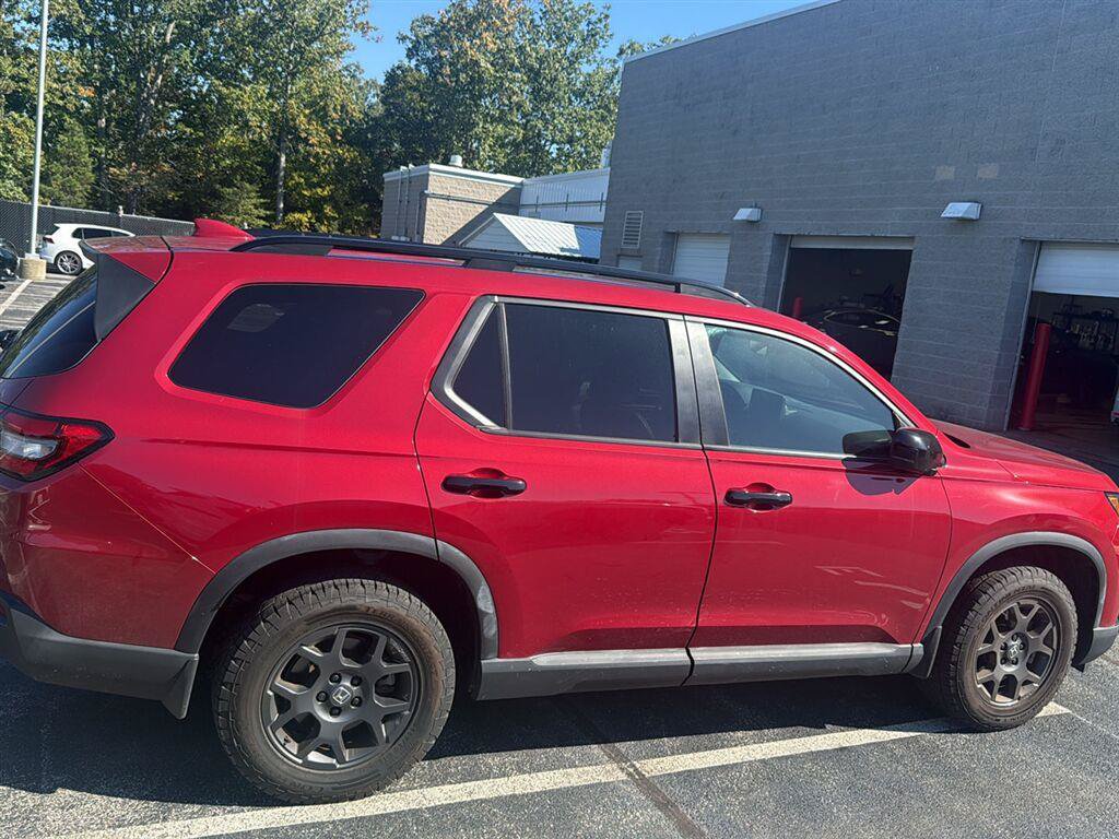 Used 2025 Honda Pilot TrailSport image 1