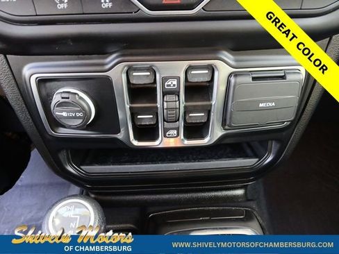 Certified 2022 Jeep Gladiator Sport AWD/4WD image 23