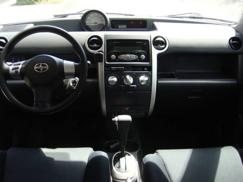 Used 2006 Scion xB FWD image 7