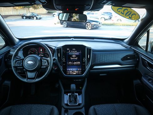 Used 2025 Subaru Forester Premium image 29