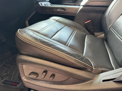 Used 2015 GMC Sierra 2500 Denali w/ Duramax Plus Package AWD/4WD image 16