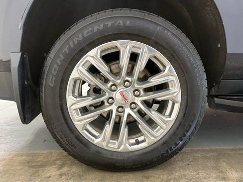 Used 2023 GMC Yukon XL SLT AWD/4WD image 10