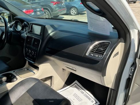 Used 2019 Dodge Grand Caravan SXT image 16