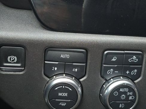 Used 2024 GMC Sierra 1500 SLT image 36