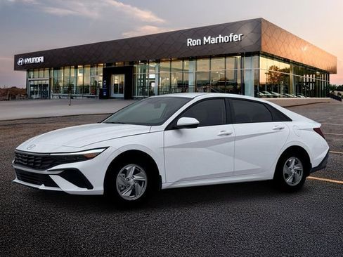 New 2026 Hyundai Elantra SE FWD image 2