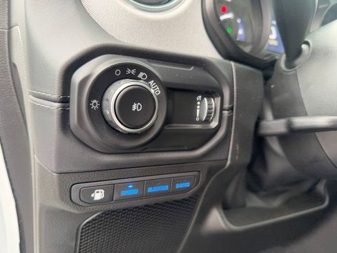 Used 2025 Jeep Wrangler Unlimited Sahara image 12