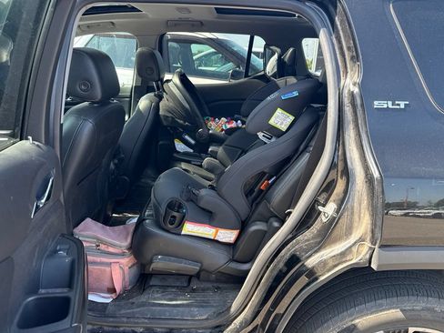 Used 2019 GMC Acadia SLT w/ Black Edition AWD/4WD image 5