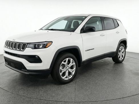Used 2025 Jeep Compass Latitude AWD/4WD image 3