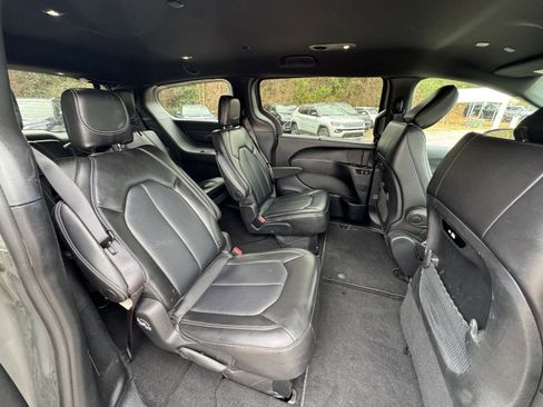 Used 2025 Chrysler Pacifica Select image 37