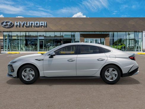 New 2025 Hyundai Sonata SE image 3