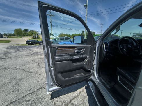 Used 2022 RAM 1500 Laramie AWD/4WD image 12