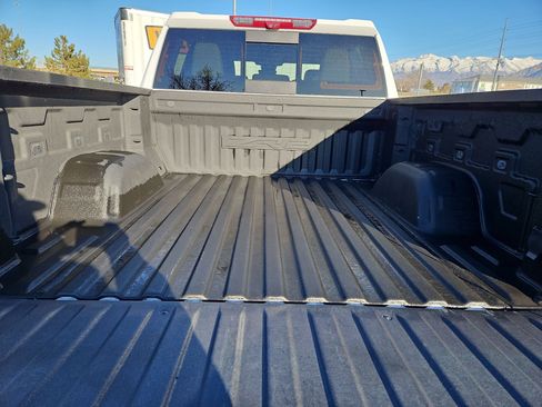 Used 2023 Chevrolet Silverado 1500 ZR2 w/ Technology Package image 30