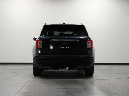 Used 2023 Ford Explorer XLT image 5