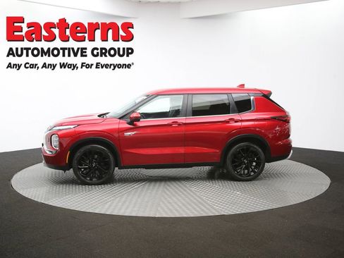 Used 2023 Mitsubishi Outlander SE image 58