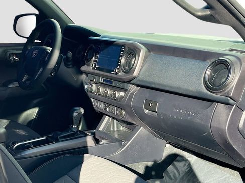 Used 2022 Toyota Tacoma TRD Off-Road w/ Technology Package image 28
