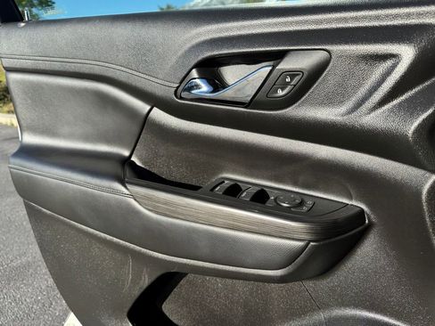 Certified 2023 GMC Acadia SLT FWD image 27
