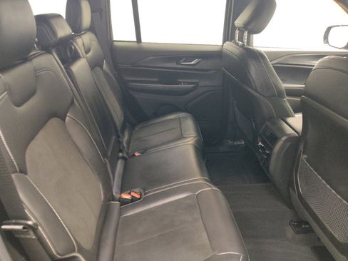 Used 2023 Jeep Grand Cherokee Altitude AWD/4WD image 19