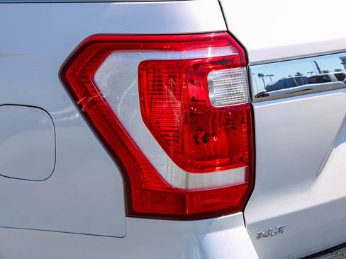 Used 2019 Ford Expedition XLT w/ Equipment Group 202A RWD image 9