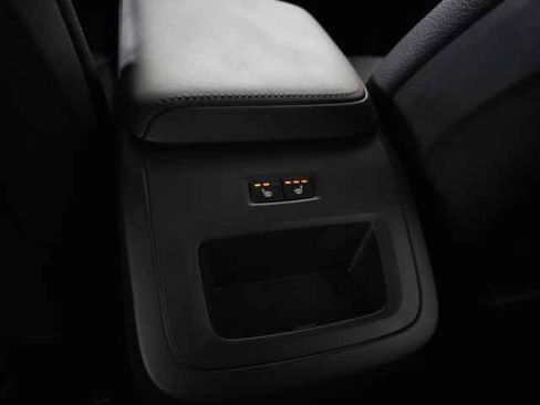 Certified 2025 Volvo XC60 B5 Plus AWD/4WD image 34