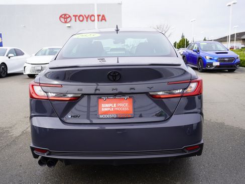 Used 2025 Toyota Camry SE w/ Convenience Package image 10