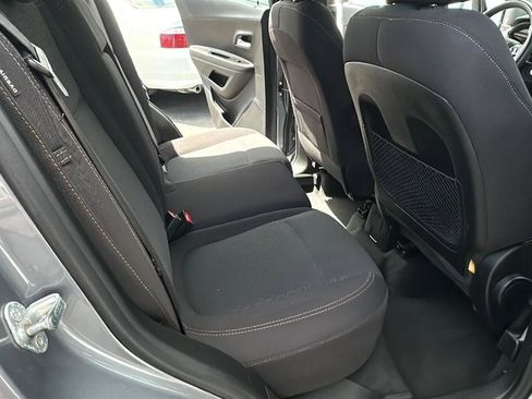 Used 2020 Chevrolet Trax LS FWD image 31