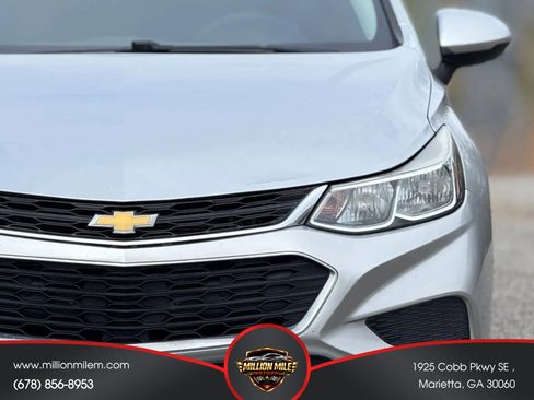 Used 2018 Chevrolet Cruze LS FWD image 12