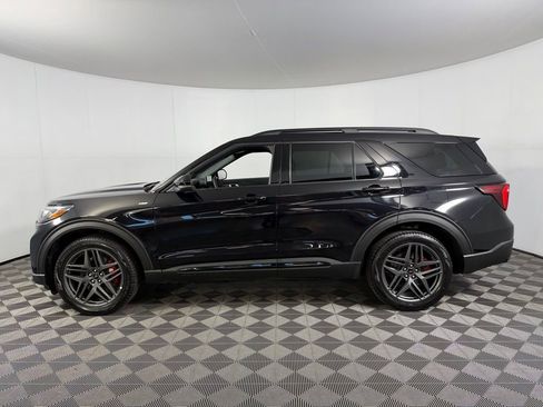 Used 2025 Ford Explorer ST-Line w/ ST-Line Street Pack AWD/4WD image 8