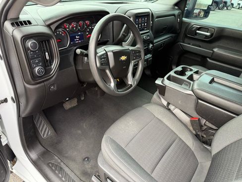 Used 2022 Chevrolet Silverado 2500 Custom w/ Custom Value Package image 12