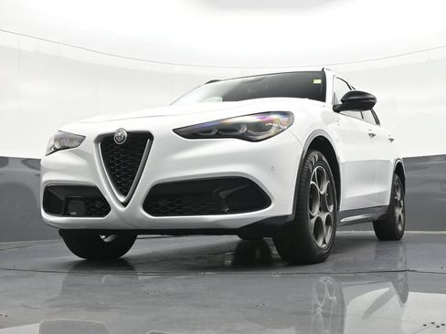 Used 2024 Alfa Romeo Stelvio Ti AWD/4WD image 30
