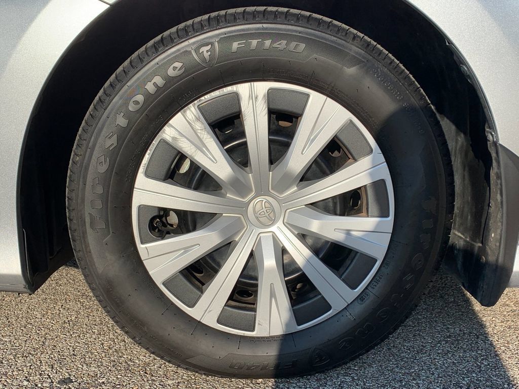 Used 2024 Toyota Camry LE FWD image 32