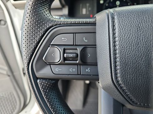 Certified 2024 Toyota Tacoma SR5 AWD/4WD image 11