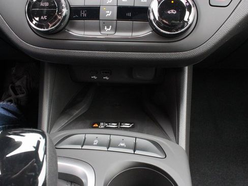 New 2025 Buick Envista Preferred w/ Convenience II Package image 32