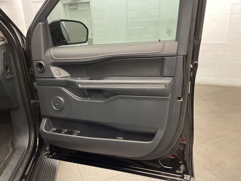 Used 2022 Ford Expedition XLT image 28