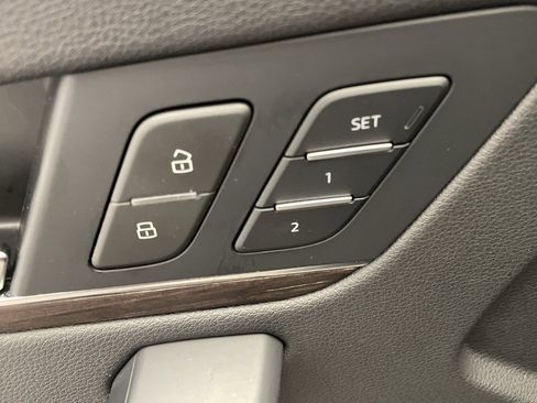 Used 2023 Audi Q5 Premium w/ Convenience Package image 10