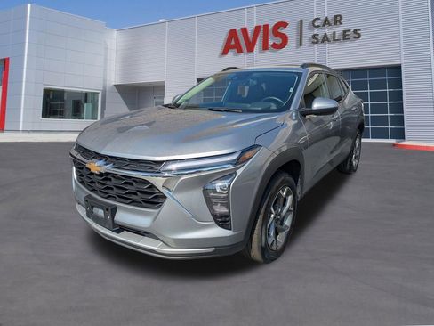 Used 2025 Chevrolet Trax LT w/ LT Convenience Package FWD image 1